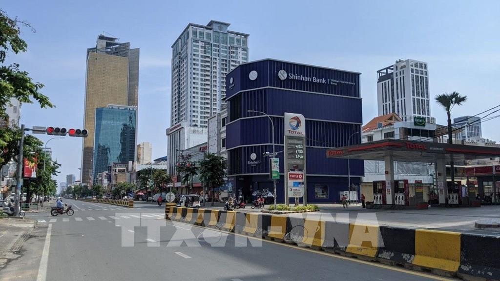 Hình ảnh mới nhất về phong tỏa thủ đô Phnom Penh (Campuchia) do dịch Covid-19 - Ảnh 1.