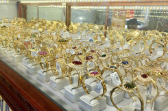 Giá vàng hôm nay 17/4: Chốt phiên cuối tuần, SJC tăng thêm 130.000 đồng/lượng