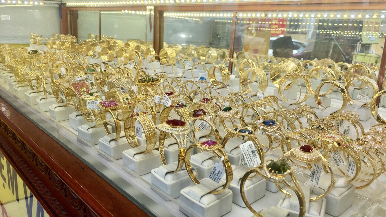 Giá vàng hôm nay 17/4: Chốt phiên cuối tuần, SJC tăng thêm 130.000 đồng/lượng - Ảnh 1. Giá vàng hôm nay 17/4: Chốt phiên cuối tuần, SJC tăng thêm 130.000 đồng/lượng - Ảnh 1.