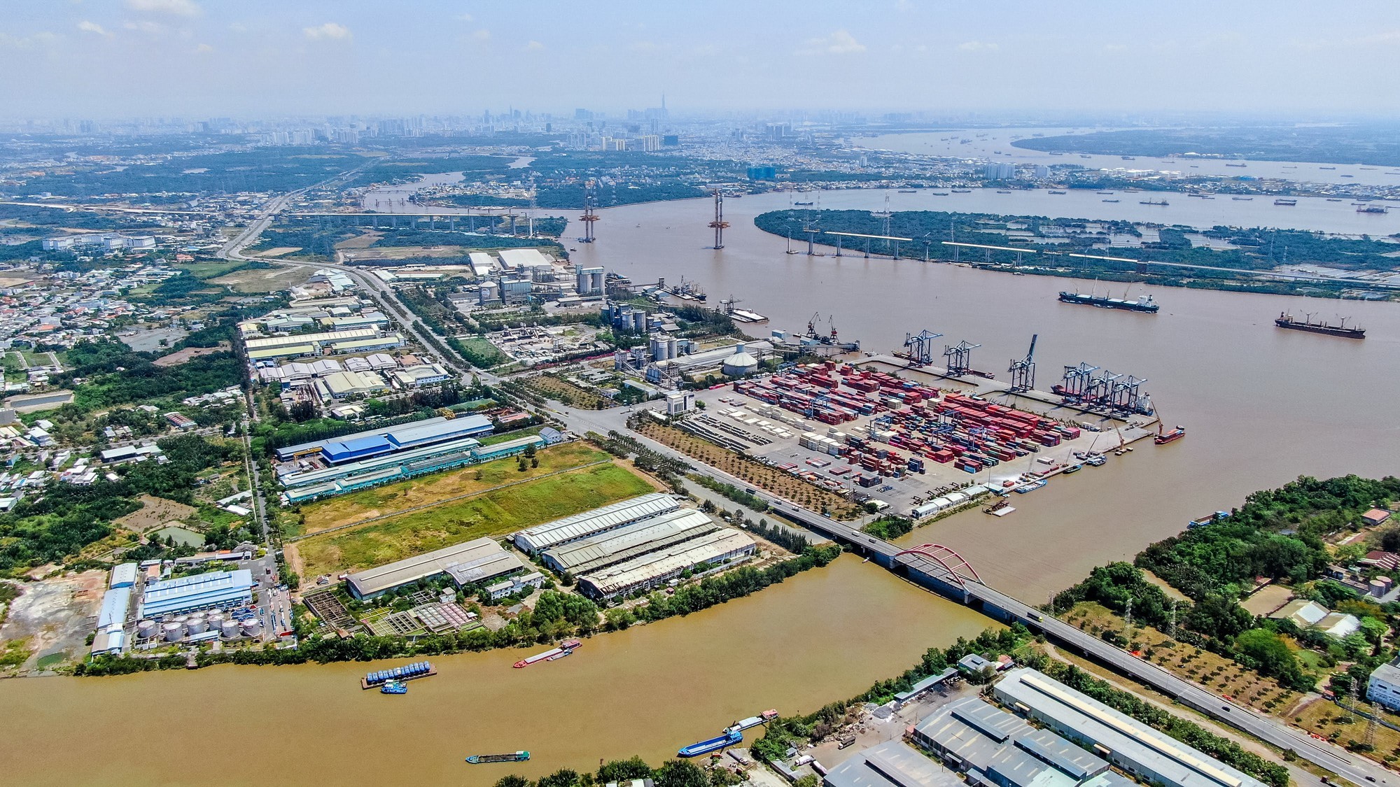 Bất động sản Cần Giuộc hưởng lợi kép nhờ sóng đầu tư hạ tầng và khu công nghiệp đổ bộ - Ảnh 1. Bất động sản Cần Giuộc hưởng lợi kép nhờ sóng đầu tư hạ tầng và khu công nghiệp đổ bộ - Ảnh 1.