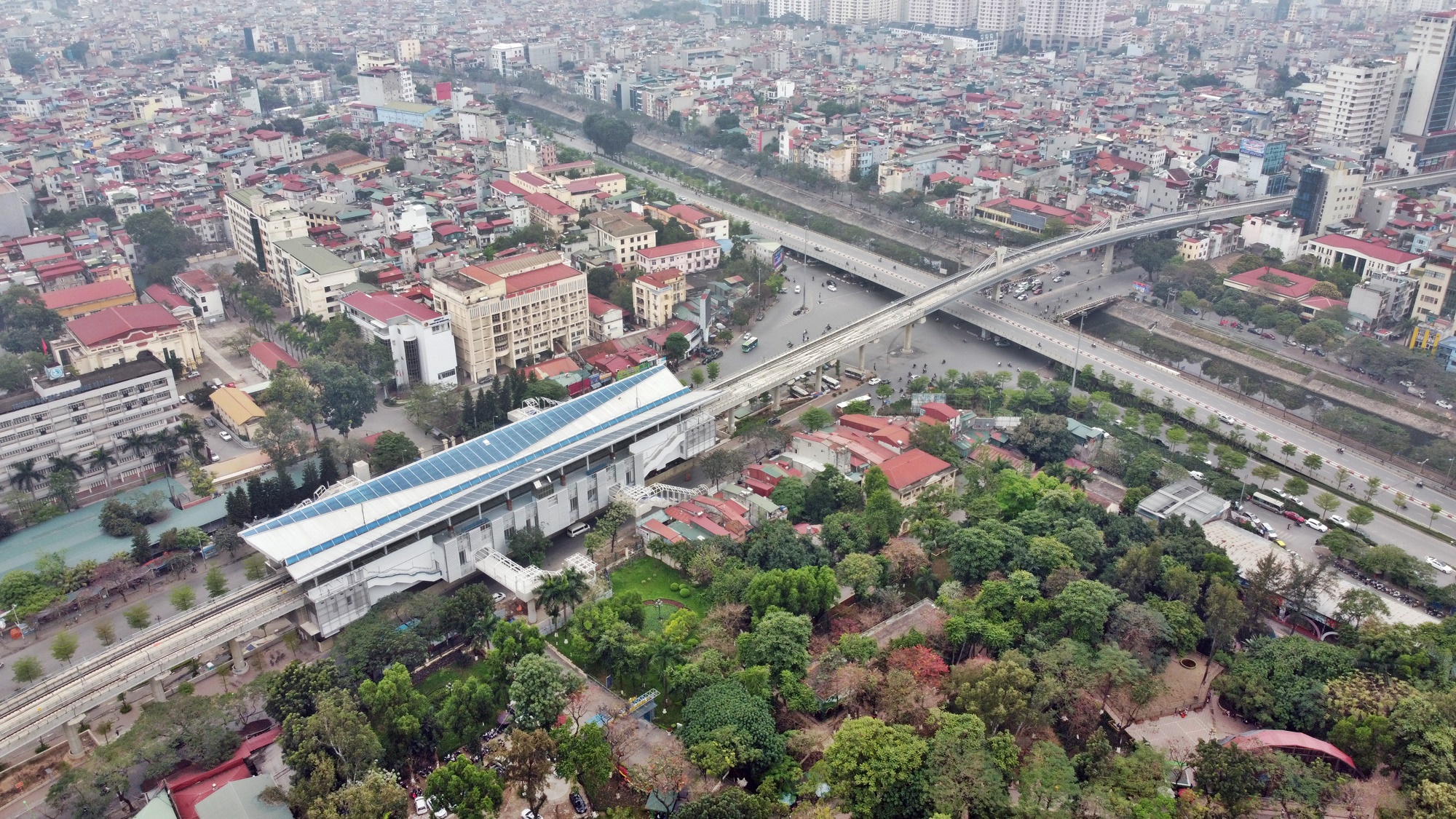 Hình ảnh đường sắt Nhổn - ga Hà Nội khi 'đến hẹn' vận hành đoạn trên cao - Ảnh 4. Hình ảnh đường sắt Nhổn - ga Hà Nội khi 'đến hẹn' vận hành đoạn trên cao - Ảnh 4.