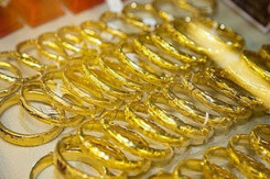 Giá vàng hôm nay 23/4: Vàng miếng SJC bất ngờ đảo chiều giảm 70.000 đồng/lượng