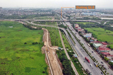 Toàn cảnh tuyến đường gom từ cầu Thanh Trì đến cầu vượt Phú Thị đang mở theo quy hoạch ở Hà Nội