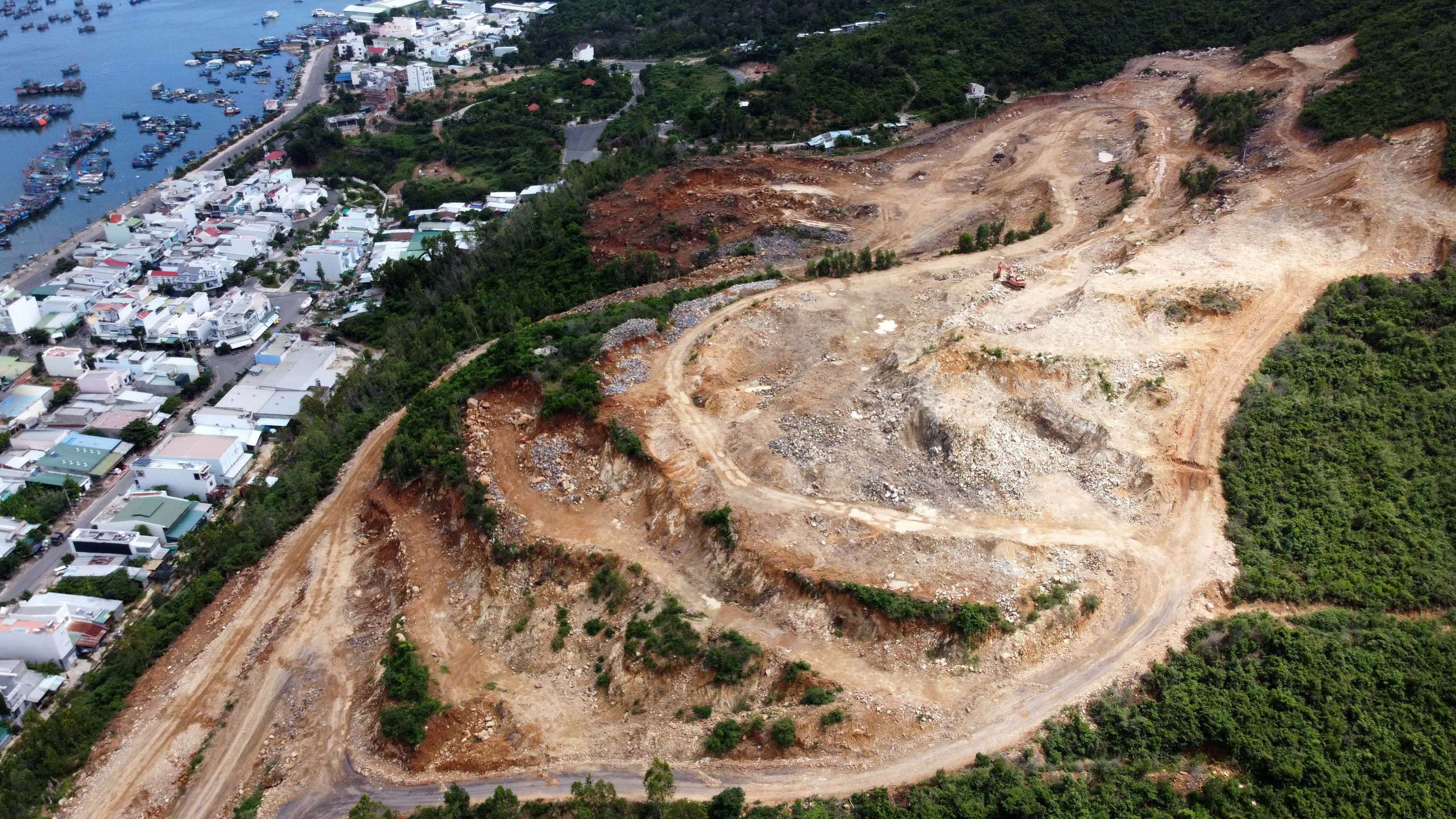 Dự án Haborizon Nha Trang buộc dừng nổ mìn để san nền - Ảnh 2. Dự án Haborizon Nha Trang buộc dừng nổ mìn để san nền - Ảnh 2.