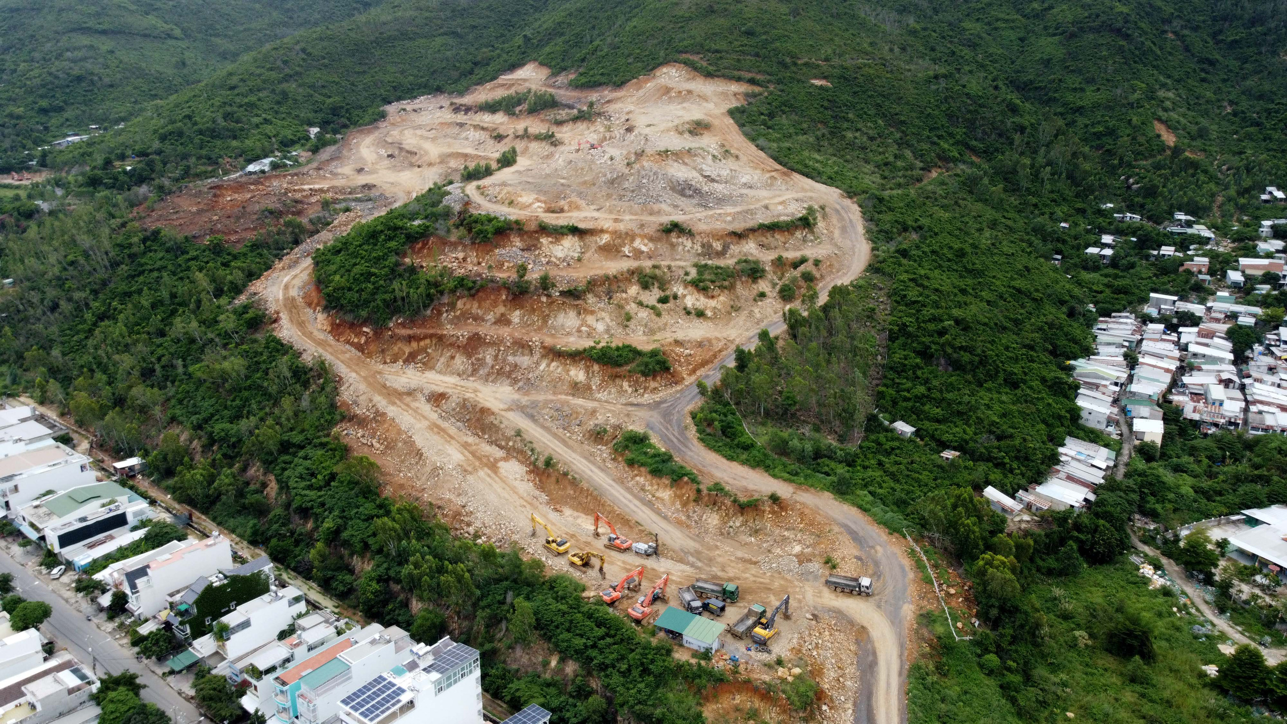 Dự án Haborizon Nha Trang buộc dừng nổ mìn để san nền - Ảnh 1. Dự án Haborizon Nha Trang buộc dừng nổ mìn để san nền - Ảnh 1.