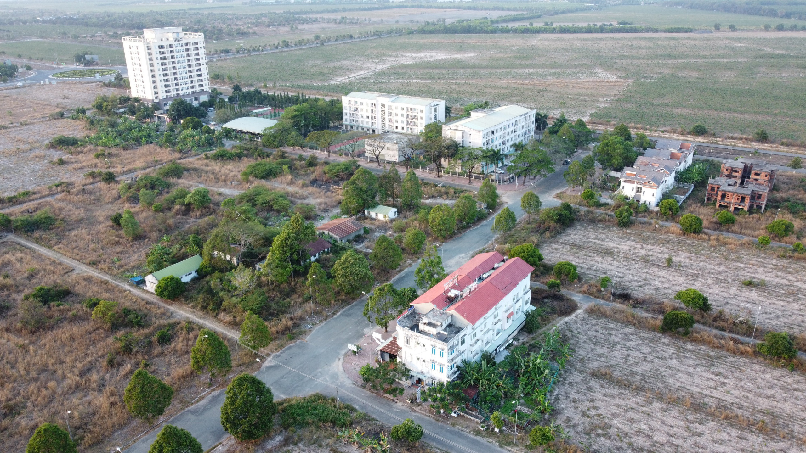 Doanh nghiệp bất động sản ồ ạt báo lãi lớn giữa cơn sốt đất - Ảnh 2. Doanh nghiệp bất động sản ồ ạt báo lãi lớn giữa cơn sốt đất - Ảnh 2.