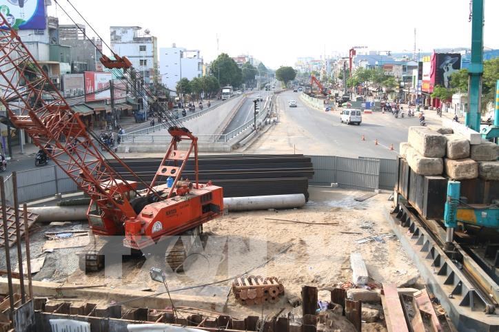 TP HCM giữ vững vai trò đầu tàu kinh tế - Bài 1: Tăng năng lực cạnh tranh - Ảnh 2. TP HCM giữ vững vai trò đầu tàu kinh tế - Bài 1: Tăng năng lực cạnh tranh - Ảnh 2.