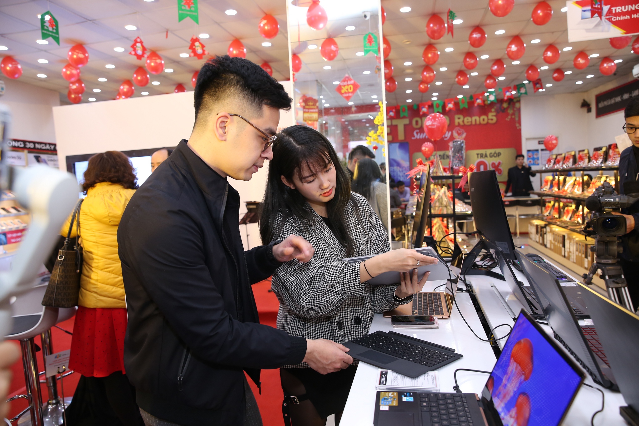 Bán lẻ công nghệ mở rộng hệ sinh thái laptop, người dùng dễ dàng chọn mua cho mọi nhu cầu - Ảnh 3. Bán lẻ công nghệ mở rộng hệ sinh thái laptop, người dùng dễ dàng chọn mua cho mọi nhu cầu - Ảnh 3.