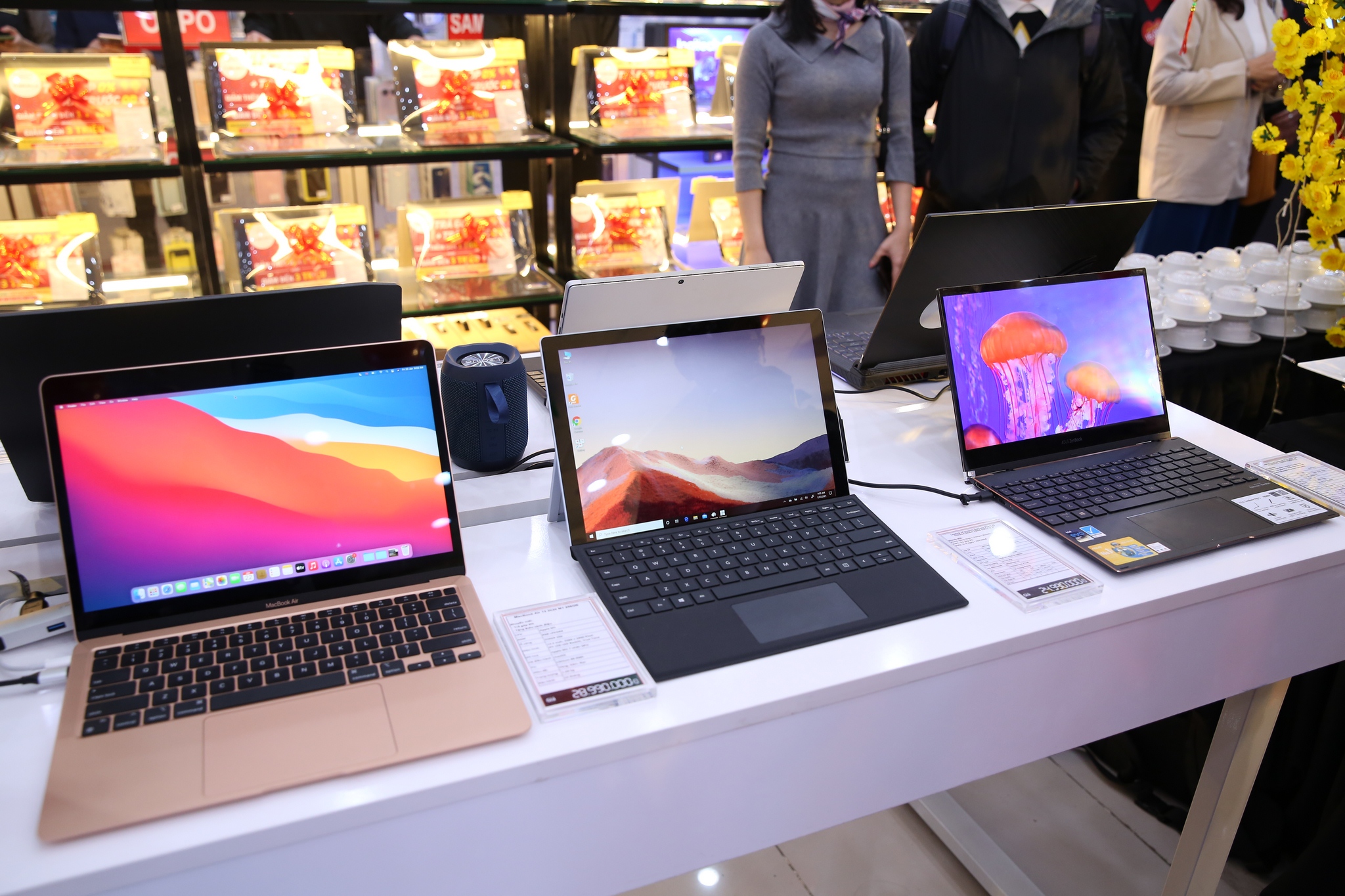 Bán lẻ công nghệ mở rộng hệ sinh thái laptop, người dùng dễ dàng chọn mua cho mọi nhu cầu - Ảnh 1. Bán lẻ công nghệ mở rộng hệ sinh thái laptop, người dùng dễ dàng chọn mua cho mọi nhu cầu - Ảnh 1.