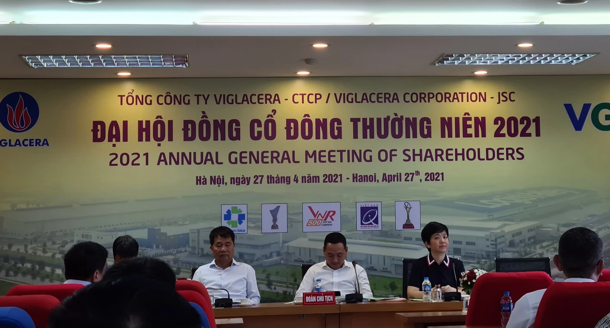 [Live] ĐHĐCĐ Viglacera: Mục tiêu doanh thu 12.000 tỷ đồng, dự kiến rót nghìn tỷ vào khu công nghiệp - Ảnh 1.