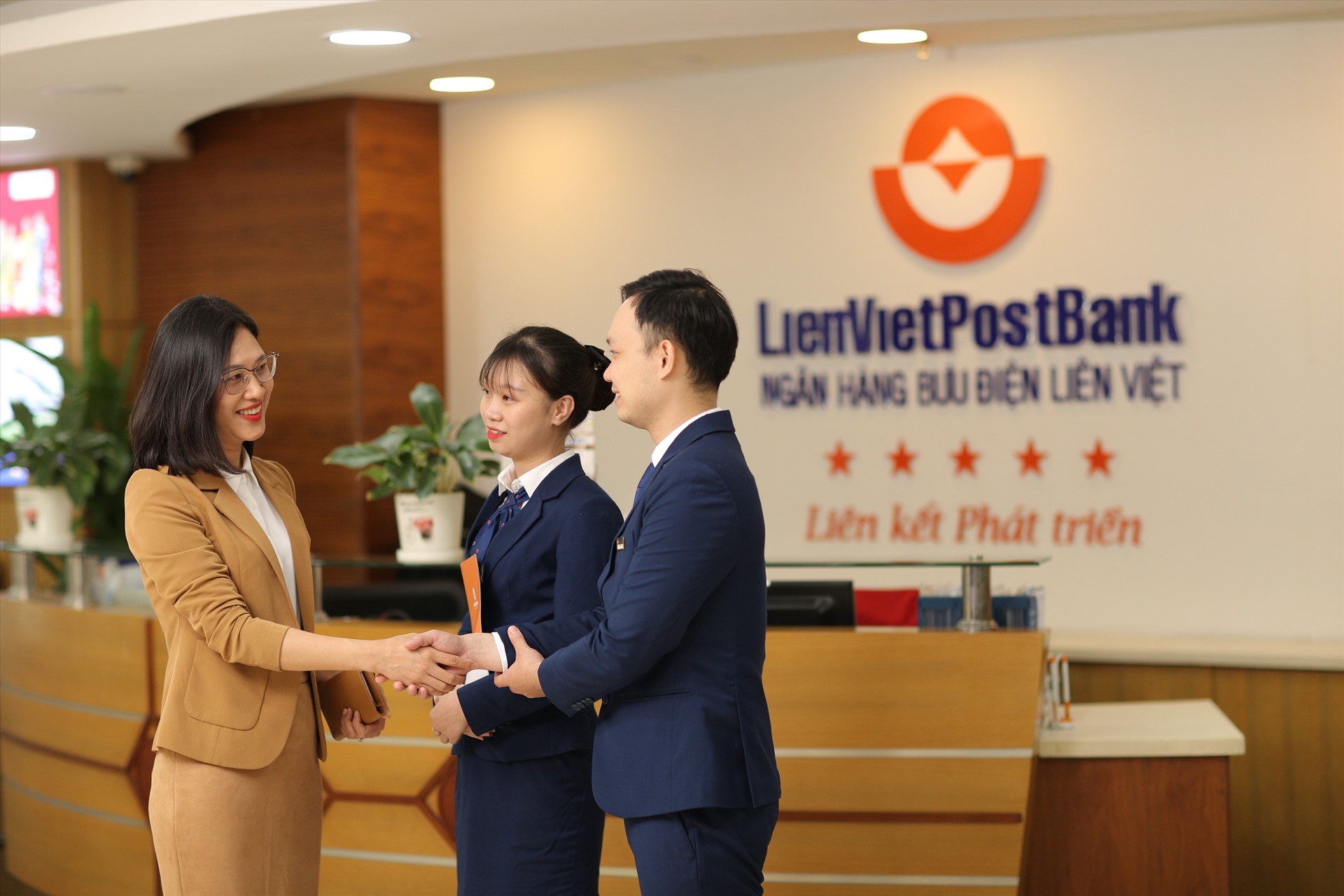 Lãi suất ngân hàng LienVietPostBank mới nhất tháng 4/2021 - Ảnh 1. Lãi suất ngân hàng LienVietPostBank mới nhất tháng 4/2021 - Ảnh 1.