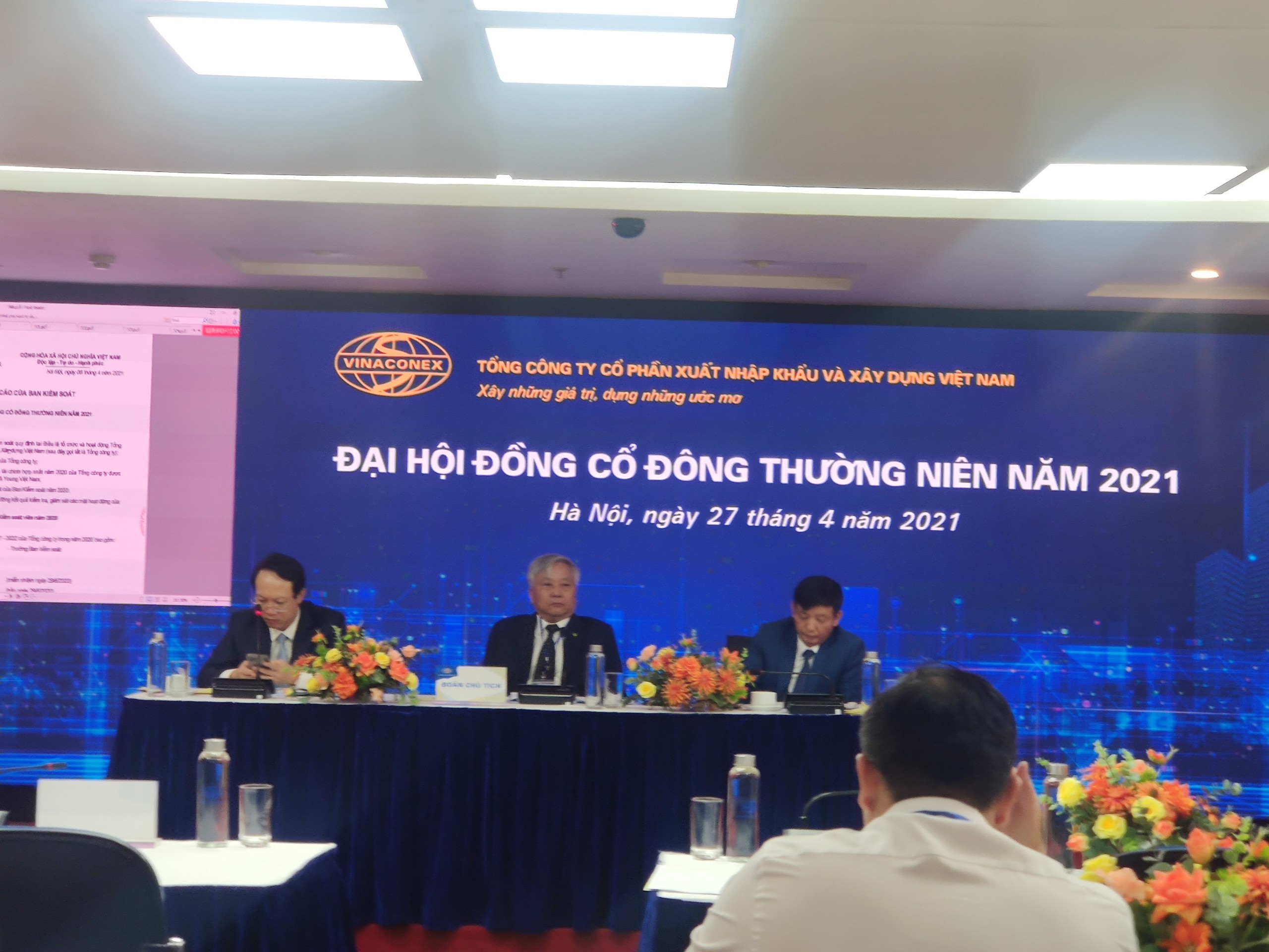 [Live] ĐHĐCĐ Vinaconex: Lên kế hoạch huy động hàng nghìn tỷ đồng thông qua chào bán cổ phiếu và trái phiếu - Ảnh 1.