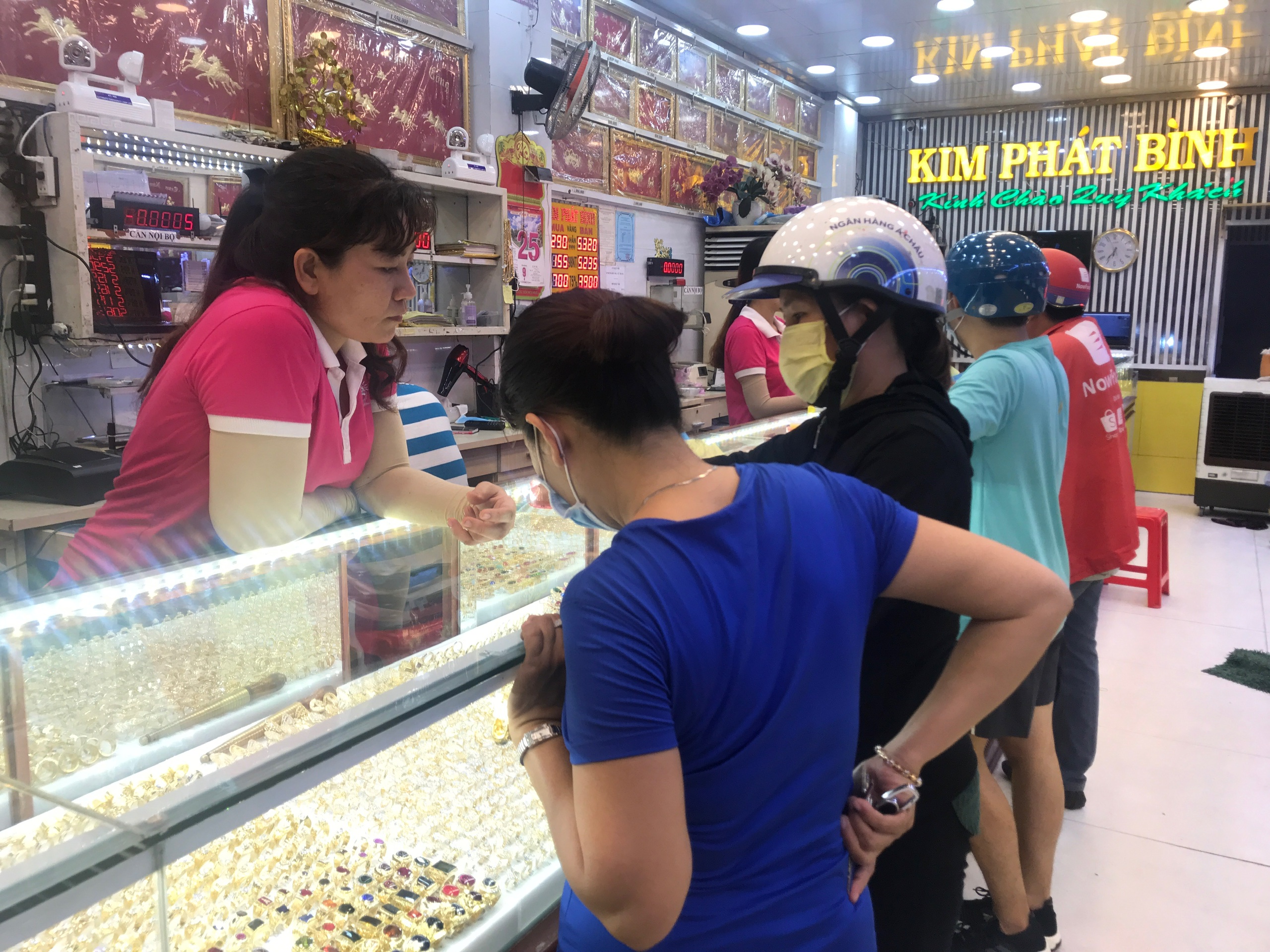 Nguyên nhân nào khiến giá vàng ồ ạt tụt dốc, nhà đầu tư có nên cắt lỗ? - Ảnh 3. Nguyên nhân nào khiến giá vàng ồ ạt tụt dốc, nhà đầu tư có nên cắt lỗ? - Ảnh 3.