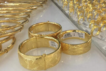 Dự báo giá vàng 6/4: Áp lực từ đồng USD, vàng sẽ tiếp tục giảm?