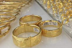 Dự báo giá vàng 6/4: Áp lực từ đồng USD, vàng sẽ tiếp tục giảm?
