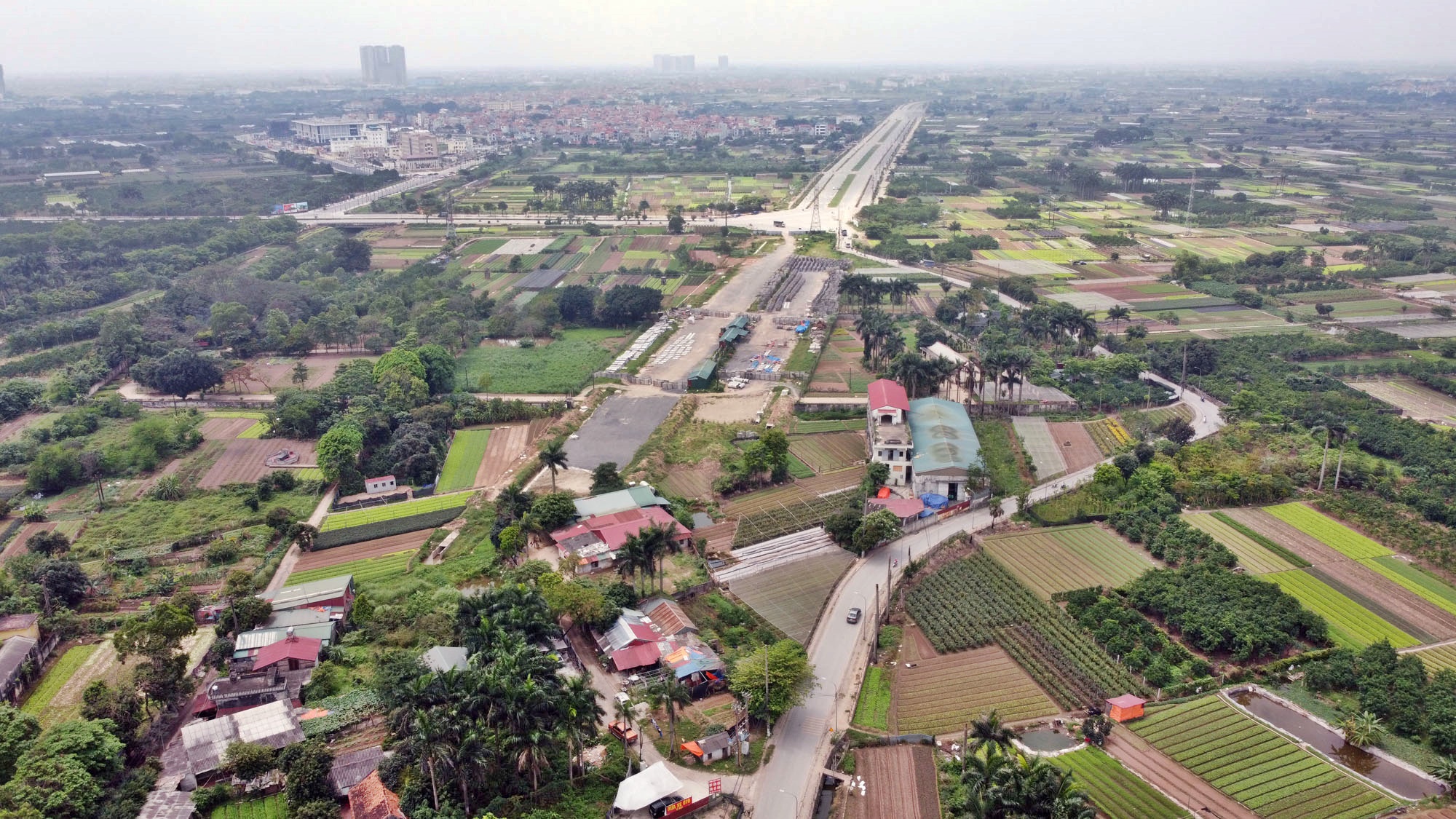 Toàn cảnh đường Tây Thăng Long đang mở theo quy hoạch ở Hà Nội - Ảnh 10. Toàn cảnh đường Tây Thăng Long đang mở theo quy hoạch ở Hà Nội - Ảnh 10.