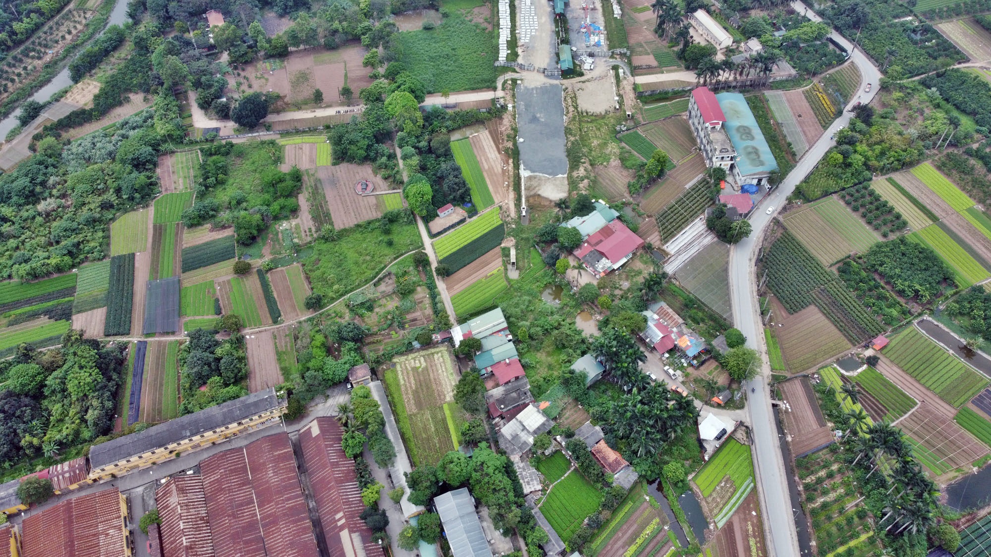 Toàn cảnh đường Tây Thăng Long đang mở theo quy hoạch ở Hà Nội - Ảnh 11. Toàn cảnh đường Tây Thăng Long đang mở theo quy hoạch ở Hà Nội - Ảnh 11.