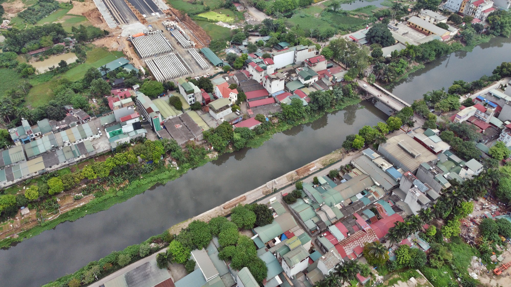Toàn cảnh đường Tây Thăng Long đang mở theo quy hoạch ở Hà Nội - Ảnh 14. Toàn cảnh đường Tây Thăng Long đang mở theo quy hoạch ở Hà Nội - Ảnh 14.