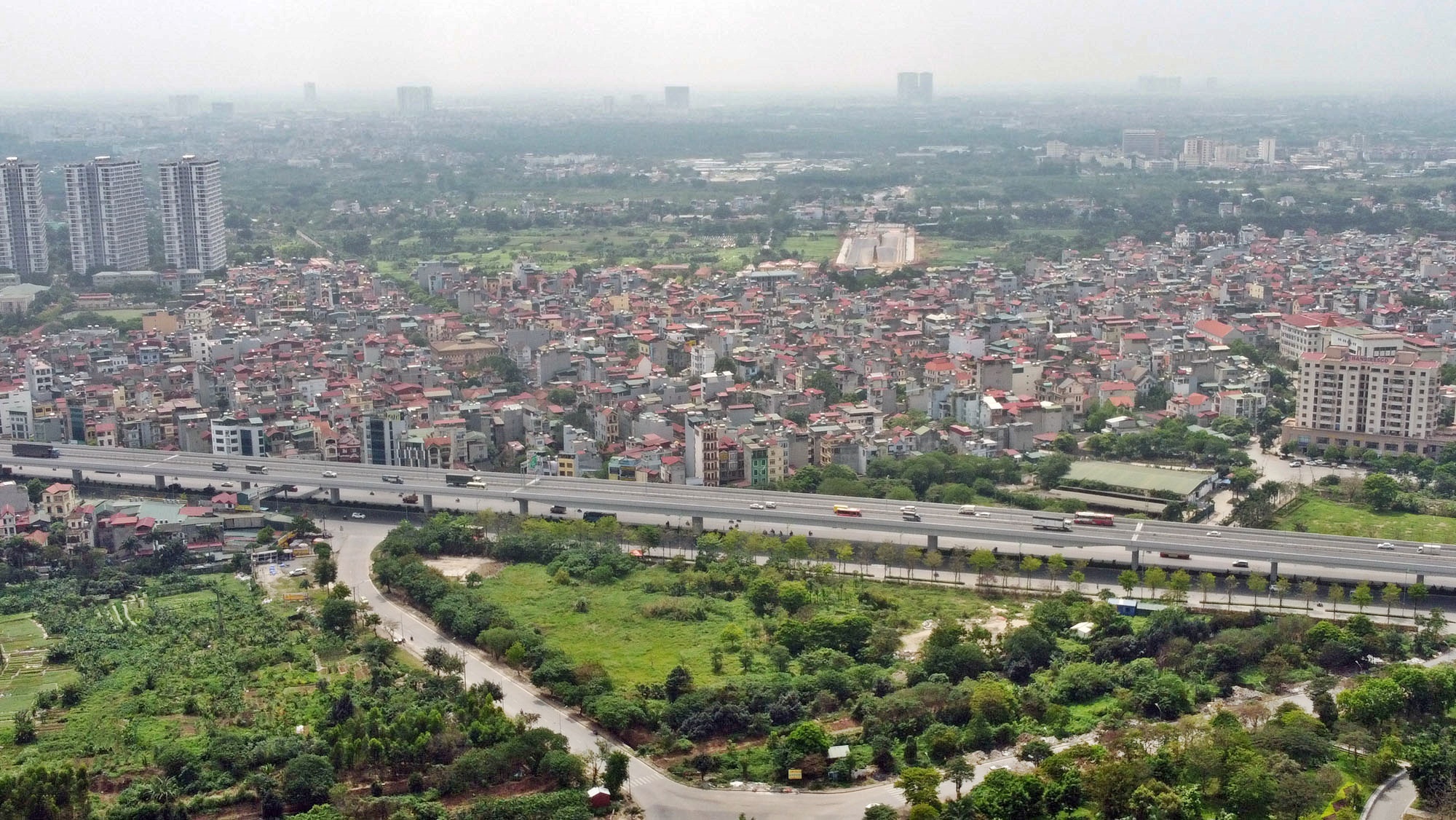 Toàn cảnh đường Tây Thăng Long đang mở theo quy hoạch ở Hà Nội - Ảnh 17. Toàn cảnh đường Tây Thăng Long đang mở theo quy hoạch ở Hà Nội - Ảnh 17.