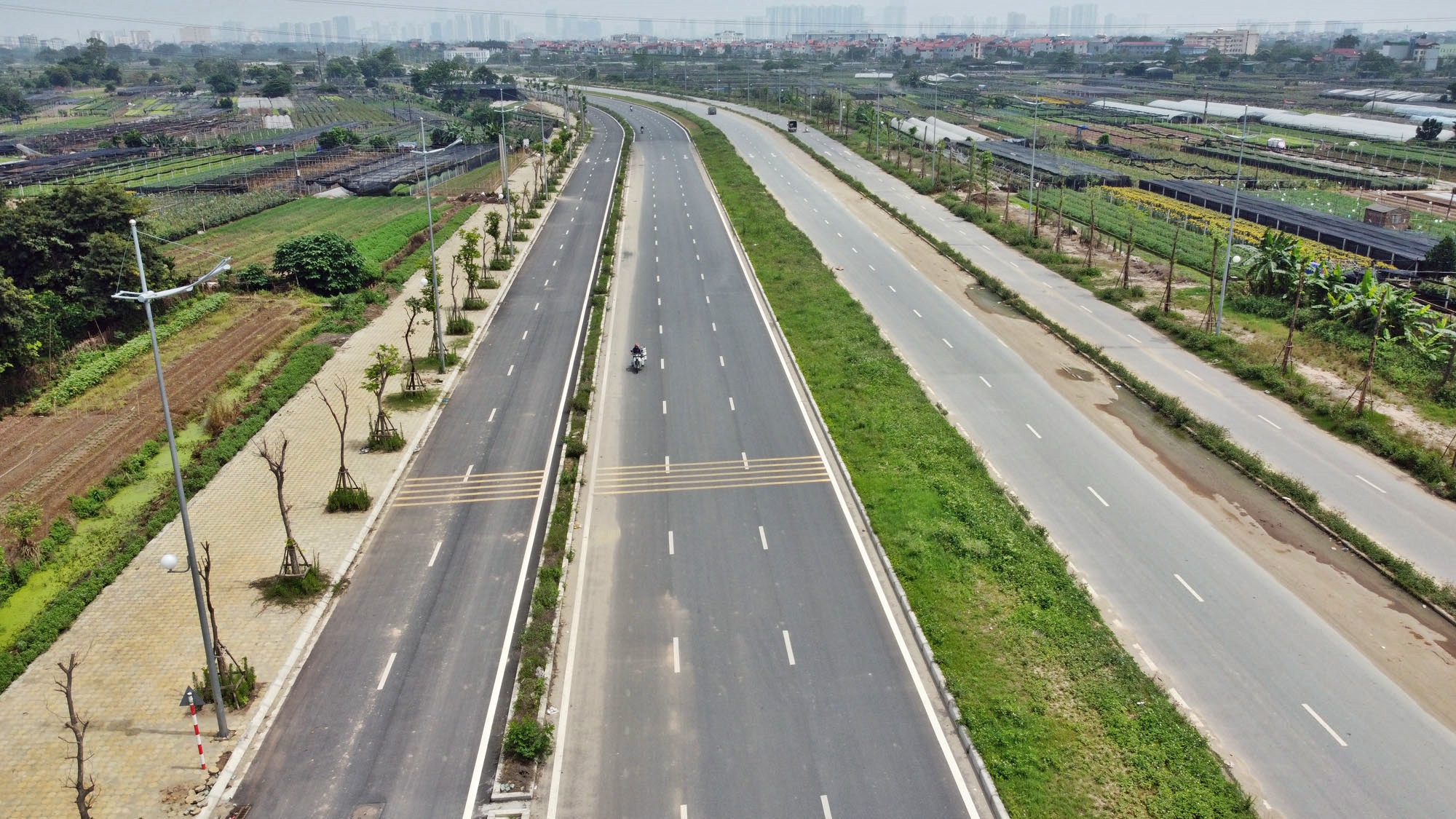 Toàn cảnh đường Tây Thăng Long đang mở theo quy hoạch ở Hà Nội - Ảnh 5. Toàn cảnh đường Tây Thăng Long đang mở theo quy hoạch ở Hà Nội - Ảnh 5.