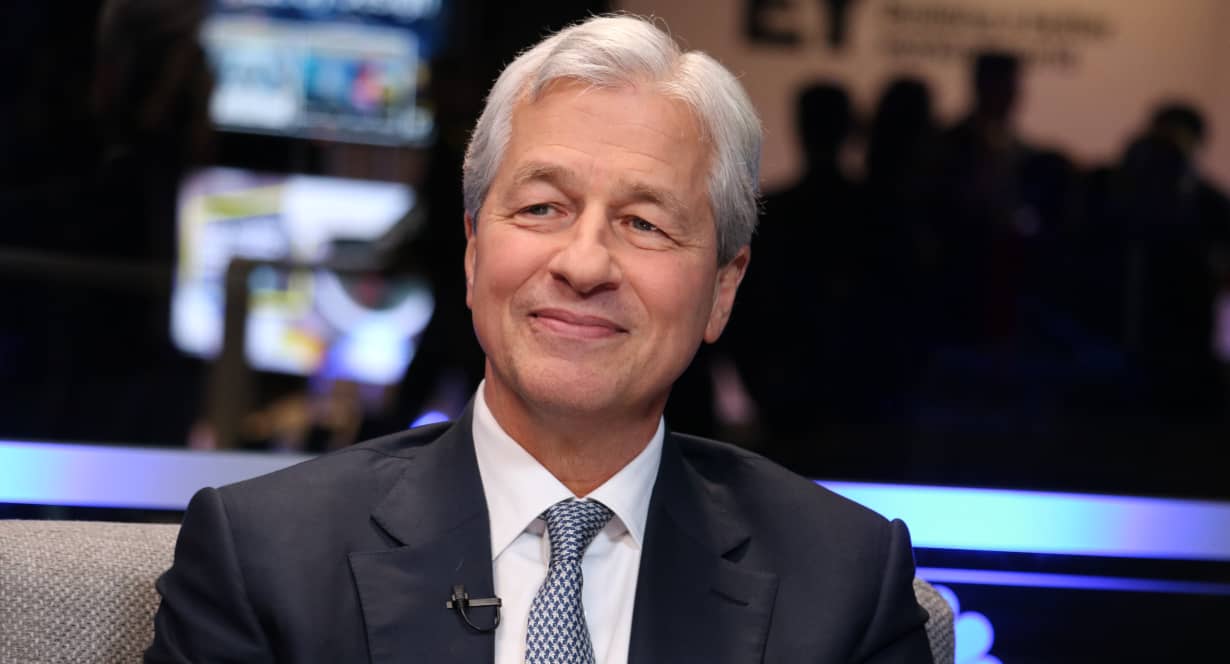 CEO JPMorgan: Chính phủ Mỹ bơm tiền như nước, kinh tế sẽ tăng trưởng bùng nổ thêm hai năm nữa - Ảnh 1. CEO JPMorgan: Chính phủ Mỹ bơm tiền như nước, kinh tế sẽ tăng trưởng bùng nổ thêm hai năm nữa - Ảnh 1.