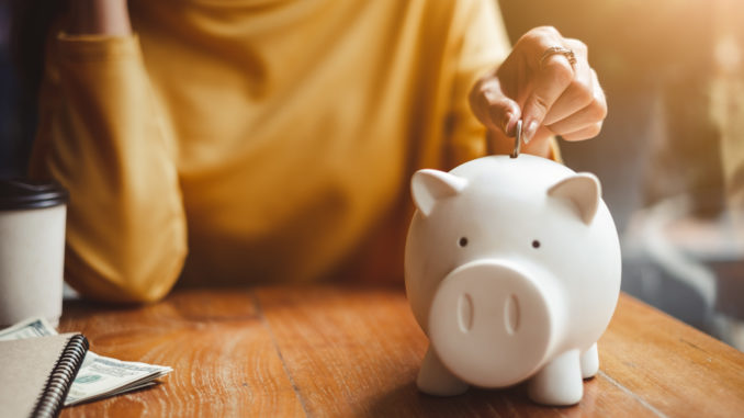 So sánh lãi suất ngân hàng: Gửi tiết kiệm kì hạn ở đâu cao nhất tháng 4/2021? - Ảnh 1. So sánh lãi suất ngân hàng: Gửi tiết kiệm kì hạn ở đâu cao nhất tháng 4/2021? - Ảnh 1.