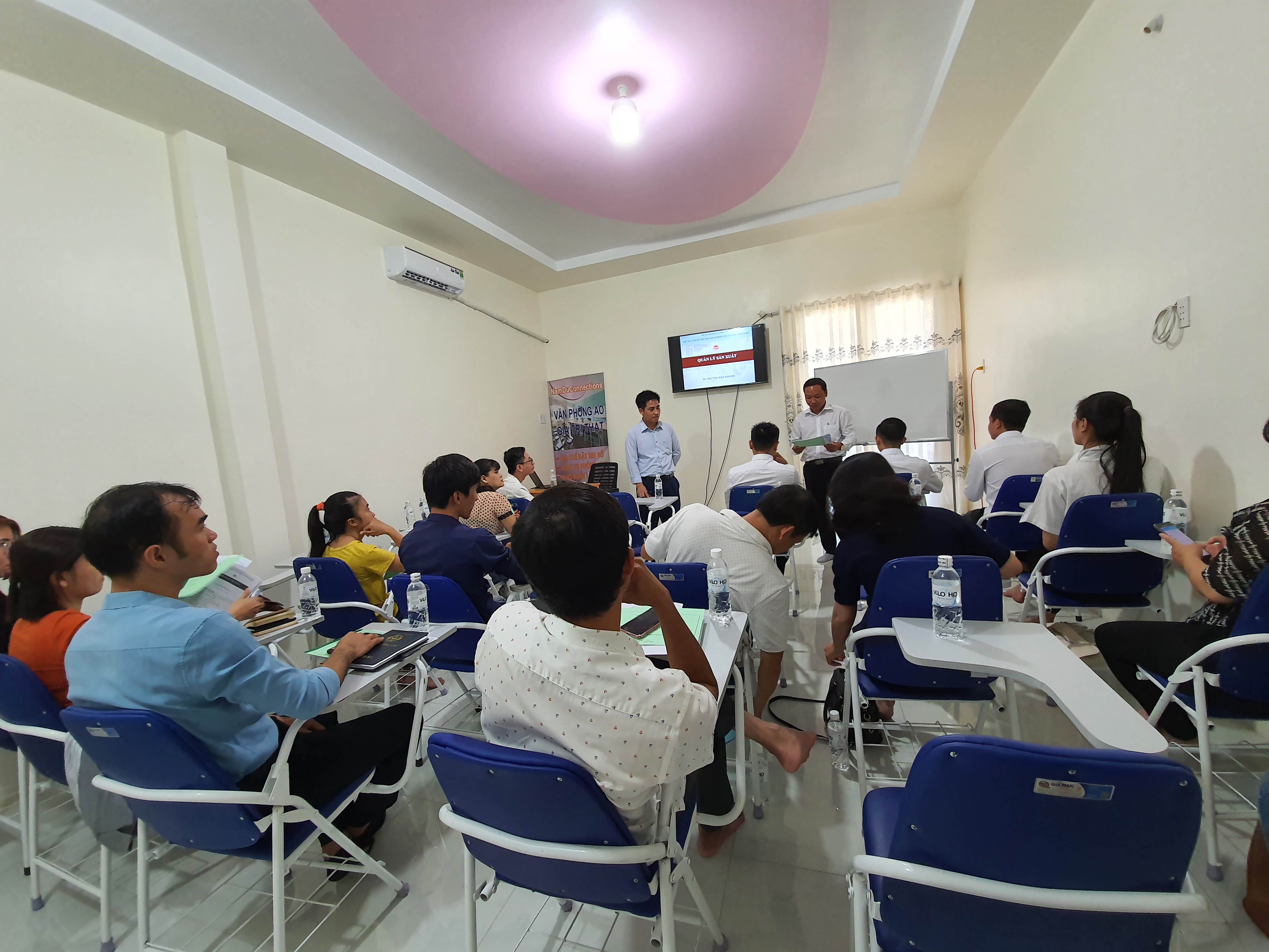 Văn phòng 'ảo', chỗ ngồi làm việc chia sẻ nở rộ khi giúp khởi nghiệp dễ dàng hơn trong mùa dịch Covid-19 - Ảnh 5. Văn phòng 'ảo', chỗ ngồi làm việc chia sẻ nở rộ khi giúp khởi nghiệp dễ dàng hơn trong mùa dịch Covid-19 - Ảnh 5.