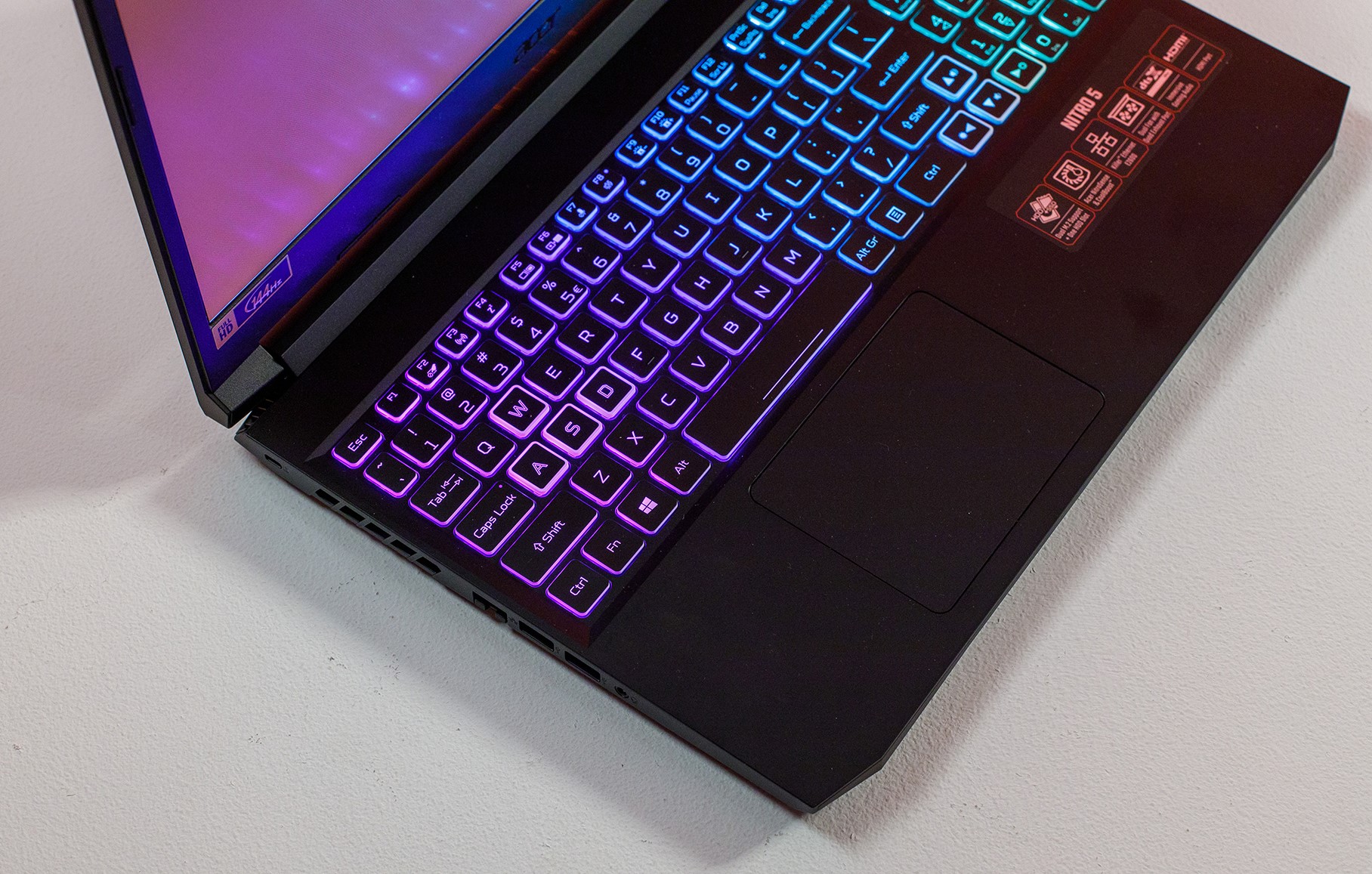 Liên tục tung sản phẩm mới chào hè nhưng nguồn hàng laptop vẫn thiếu hụt nghiêm trọng - Ảnh 1. Liên tục tung sản phẩm mới chào hè nhưng nguồn hàng laptop vẫn thiếu hụt nghiêm trọng - Ảnh 1.