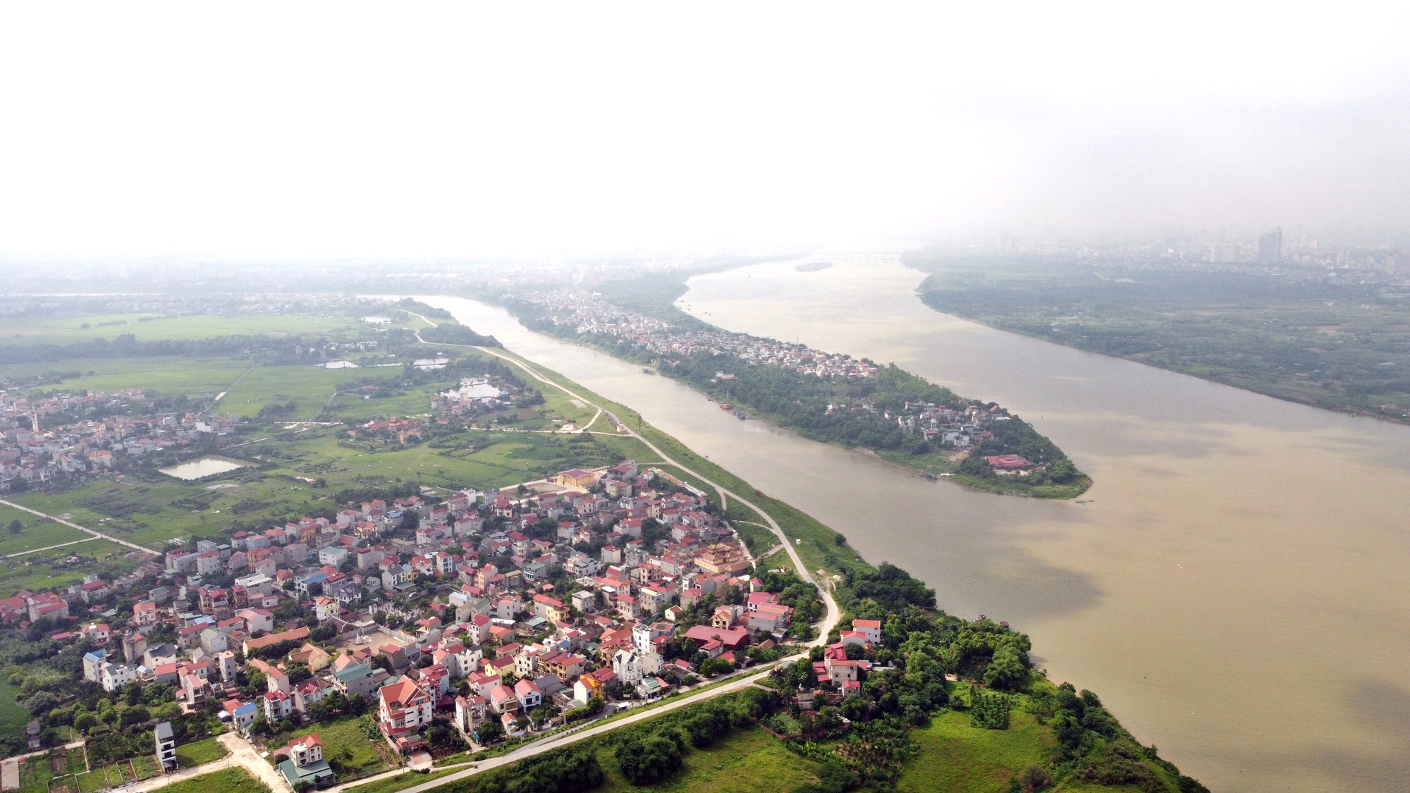 Cận cảnh những 'bán đảo' ngay giữa trung tâm Hà Nội - Ảnh 1. Cận cảnh những 'bán đảo' ngay giữa trung tâm Hà Nội - Ảnh 1.