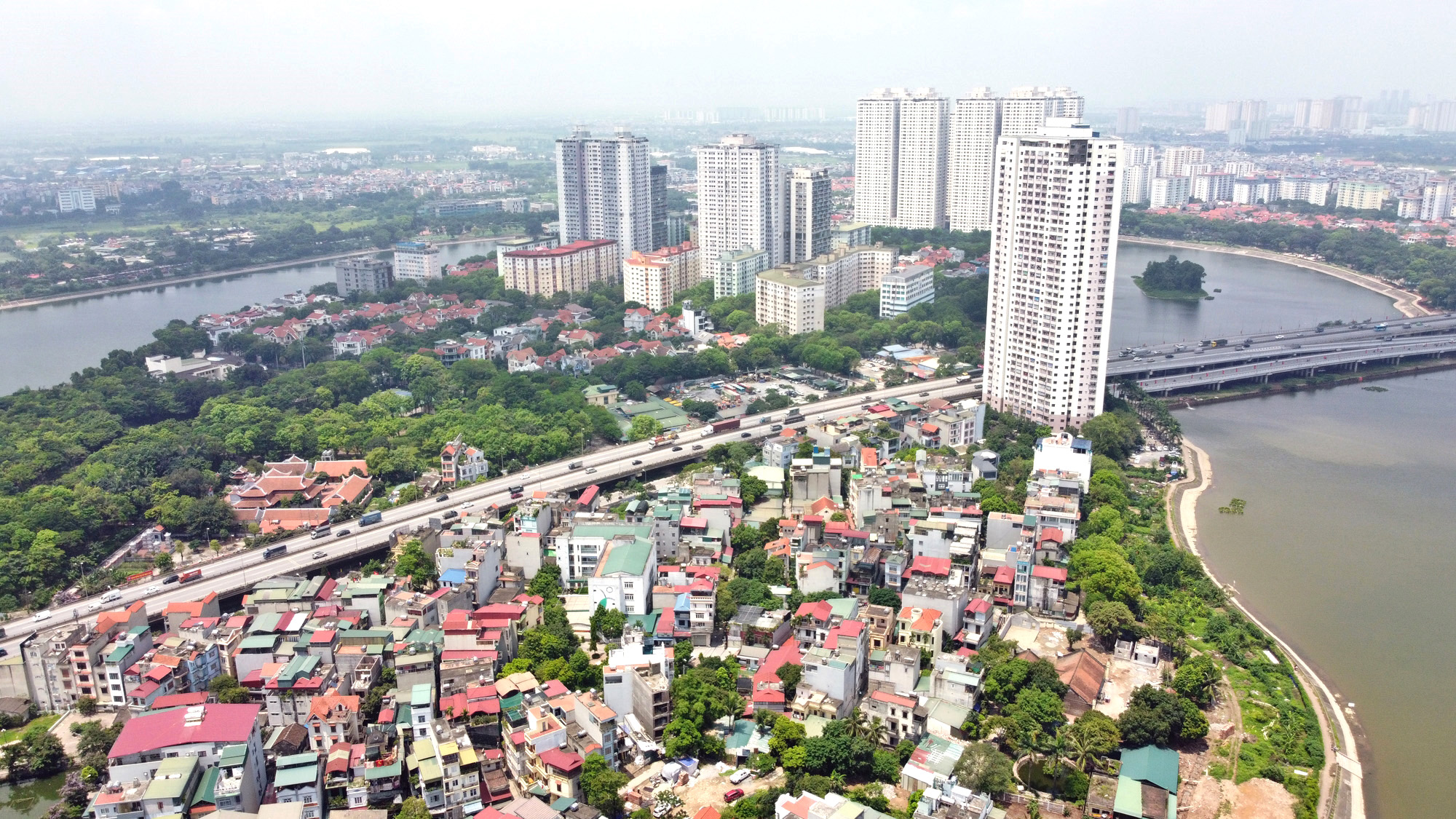 Cận cảnh những 'bán đảo' ngay giữa trung tâm Hà Nội - Ảnh 11. Cận cảnh những 'bán đảo' ngay giữa trung tâm Hà Nội - Ảnh 11.