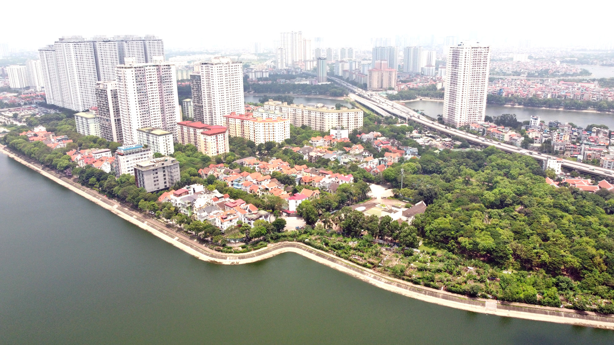 Cận cảnh những 'bán đảo' ngay giữa trung tâm Hà Nội - Ảnh 17. Cận cảnh những 'bán đảo' ngay giữa trung tâm Hà Nội - Ảnh 17.