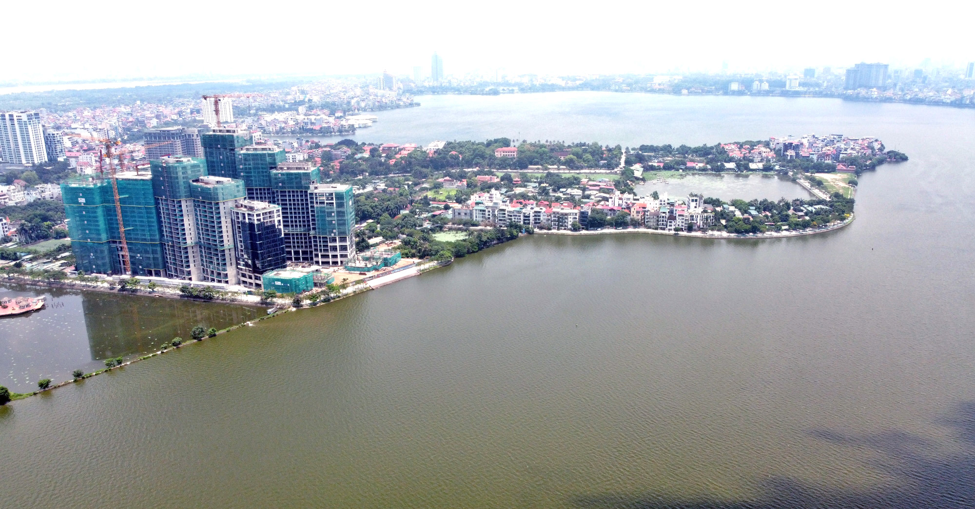 Cận cảnh những 'bán đảo' ngay giữa trung tâm Hà Nội - Ảnh 19. Cận cảnh những 'bán đảo' ngay giữa trung tâm Hà Nội - Ảnh 19.