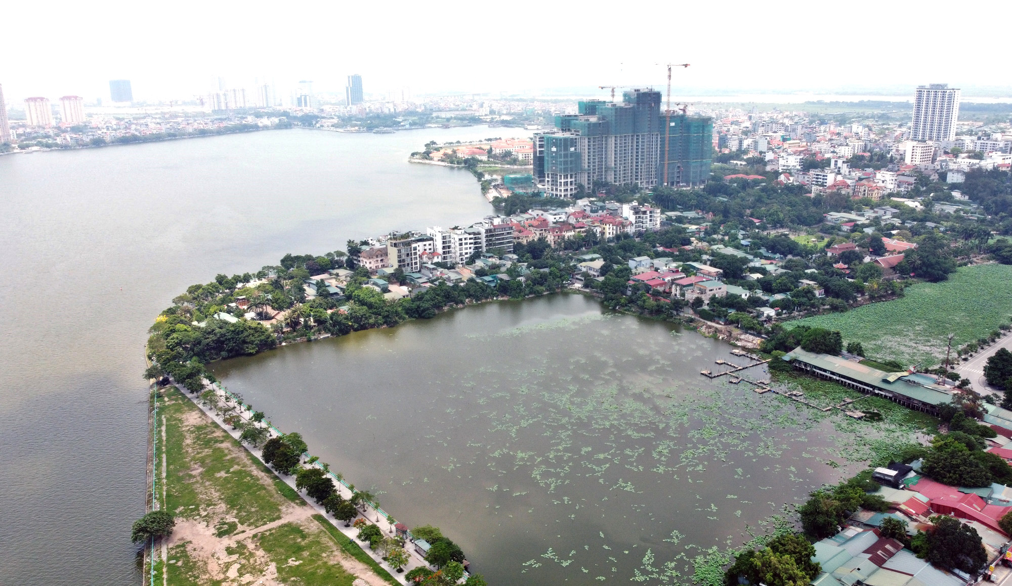 Cận cảnh những 'bán đảo' ngay giữa trung tâm Hà Nội - Ảnh 25. Cận cảnh những 'bán đảo' ngay giữa trung tâm Hà Nội - Ảnh 25.