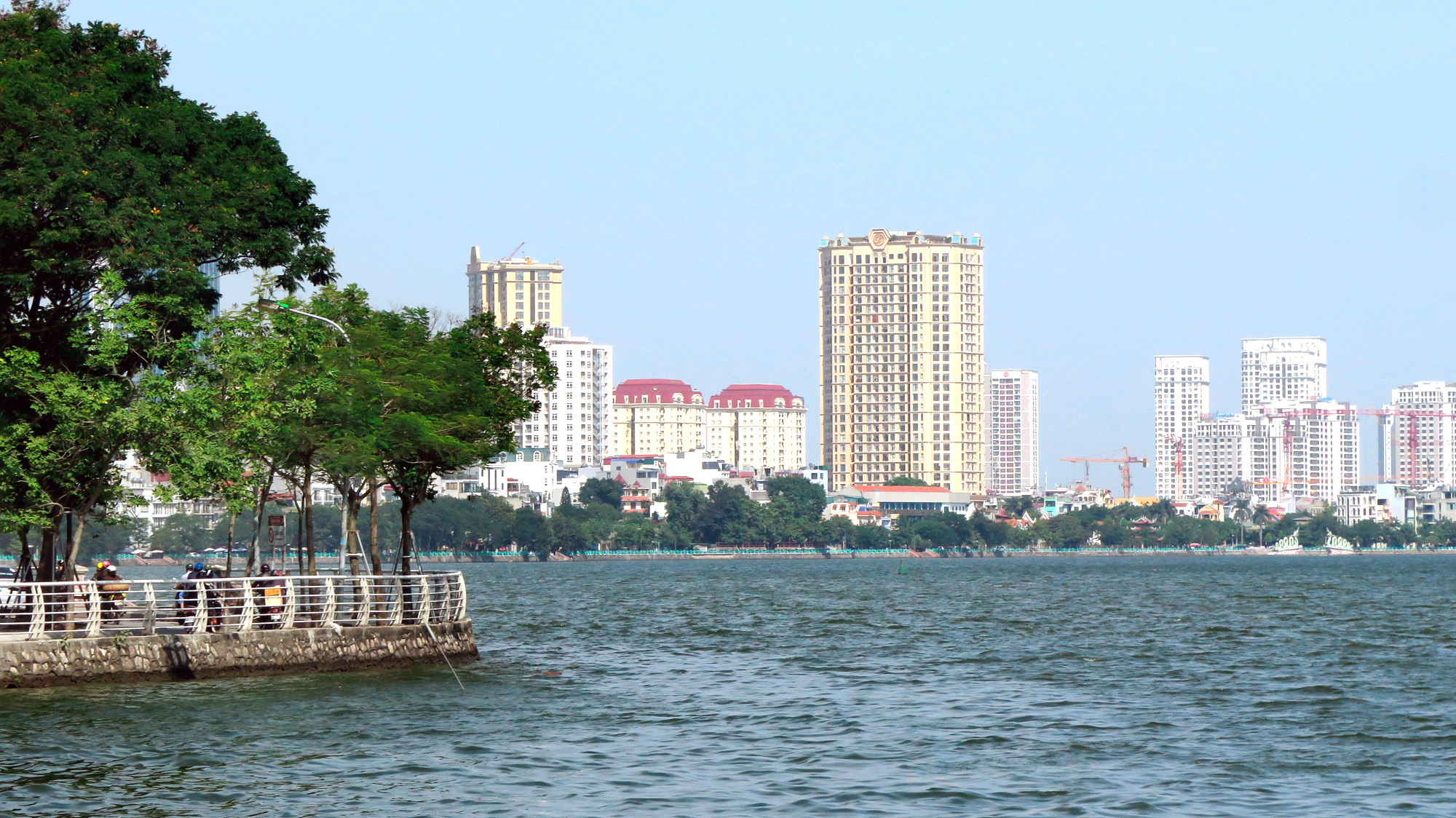 Cận cảnh những 'bán đảo' ngay giữa trung tâm Hà Nội - Ảnh 27. Cận cảnh những 'bán đảo' ngay giữa trung tâm Hà Nội - Ảnh 27.