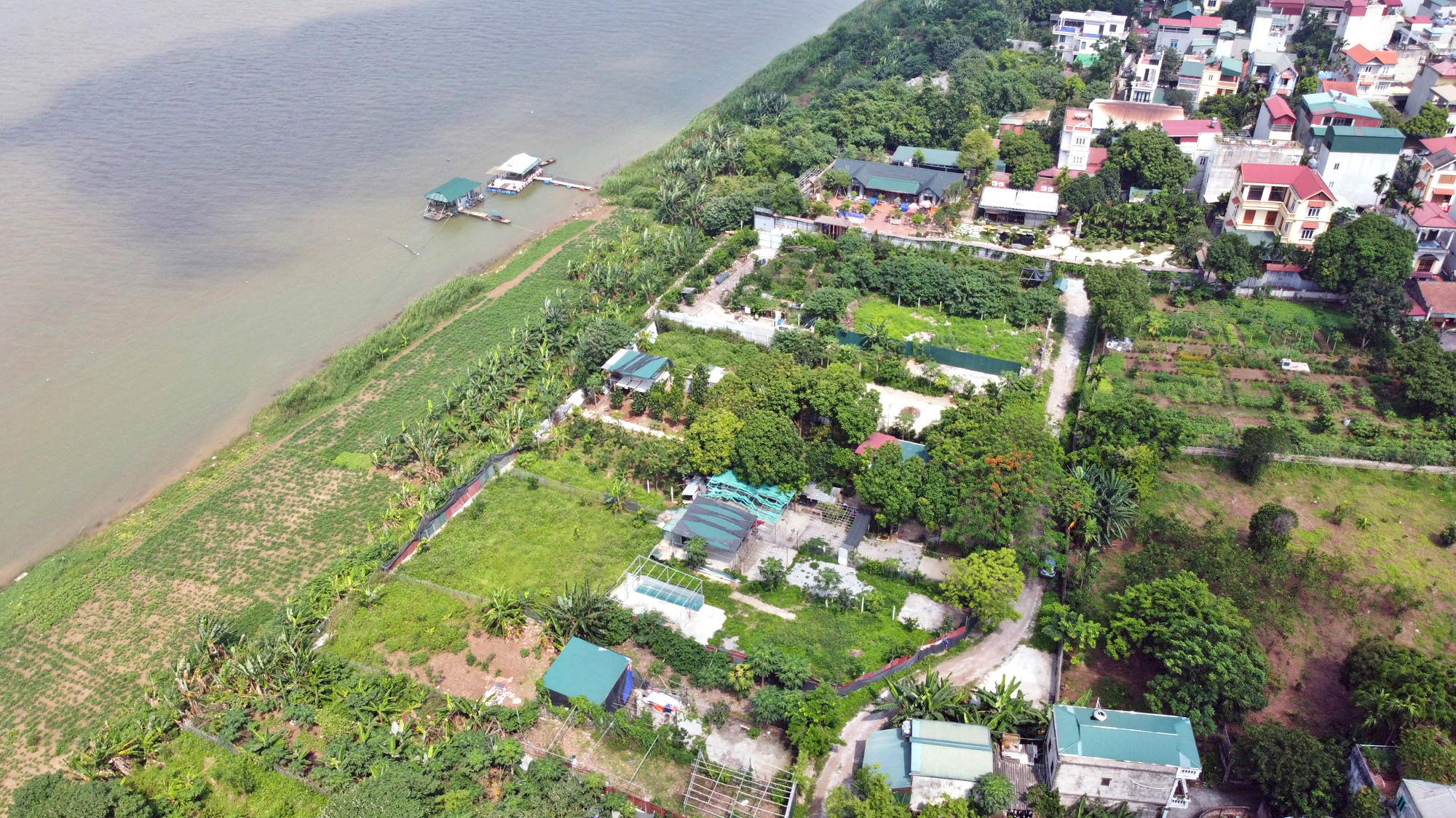 Cận cảnh những 'bán đảo' ngay giữa trung tâm Hà Nội - Ảnh 8. Cận cảnh những 'bán đảo' ngay giữa trung tâm Hà Nội - Ảnh 8.