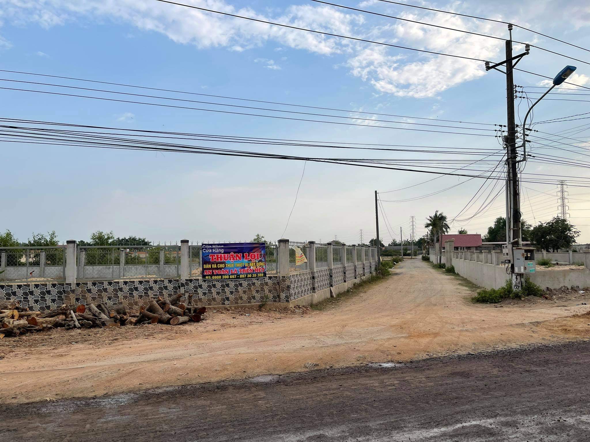 Nhiều khu dân cư, biệt thự bỏ hoang la liệt tại Đồng Nai sau những cơn sốt đất - Ảnh 6. Nhiều khu dân cư, biệt thự bỏ hoang la liệt tại Đồng Nai sau những cơn sốt đất - Ảnh 6.