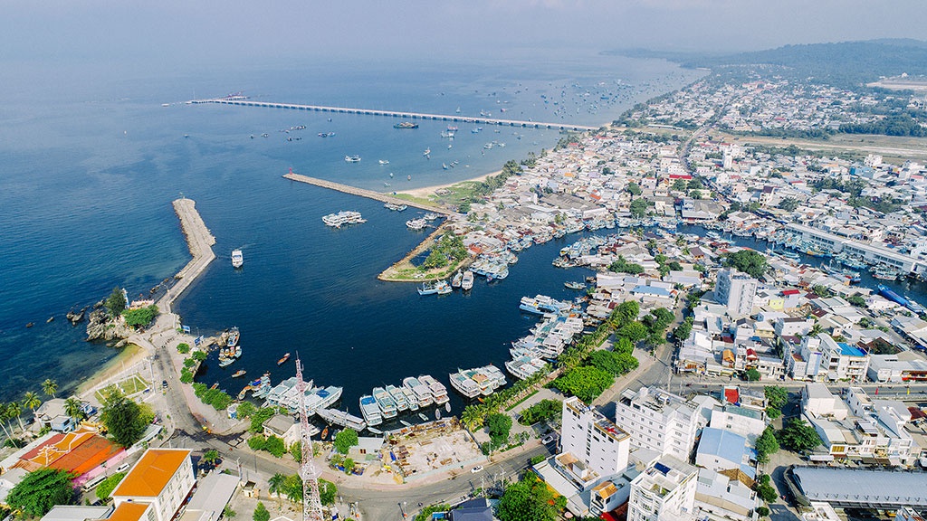 Hơn 1.700 tỷ đồng đang đổ vào 33 dự án giao thông tại Kiên Giang năm nay, nhiều đường ở Phú Quốc - Ảnh 1. Hơn 1.700 tỷ đồng đang đổ vào 33 dự án giao thông tại Kiên Giang năm nay, nhiều đường ở Phú Quốc - Ảnh 1.