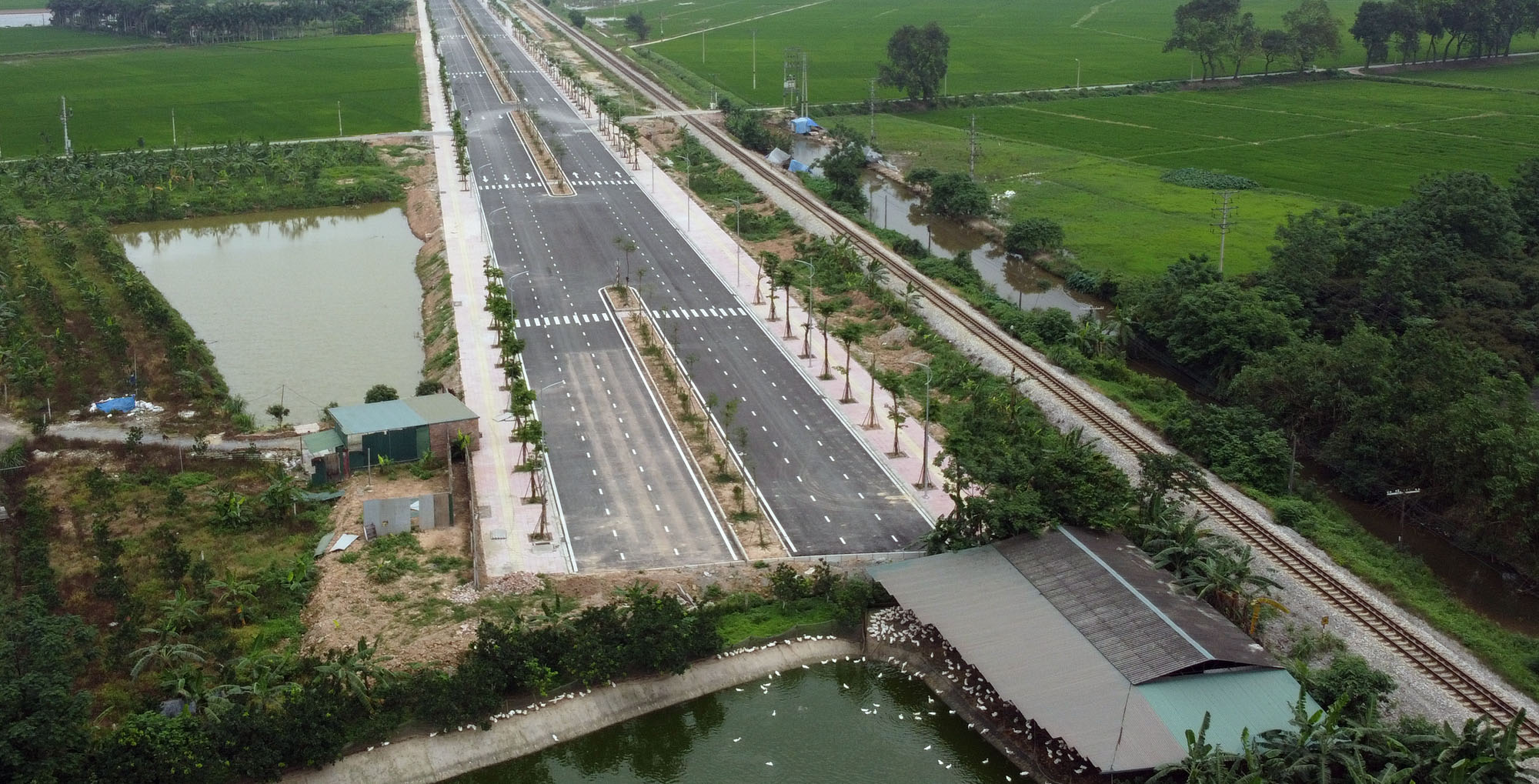 Cao tốc Bắc - Nam, đoạn Phan Thiết - Dầu Giây thiếu 4,4 triệu m3 vật liệu đắp nền - Ảnh 1. Cao tốc Bắc - Nam, đoạn Phan Thiết - Dầu Giây thiếu 4,4 triệu m3 vật liệu đắp nền - Ảnh 1.