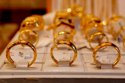 So sánh giá vàng hôm nay 20/5: Giá vàng SJC tiếp đà ‘lao dốc’