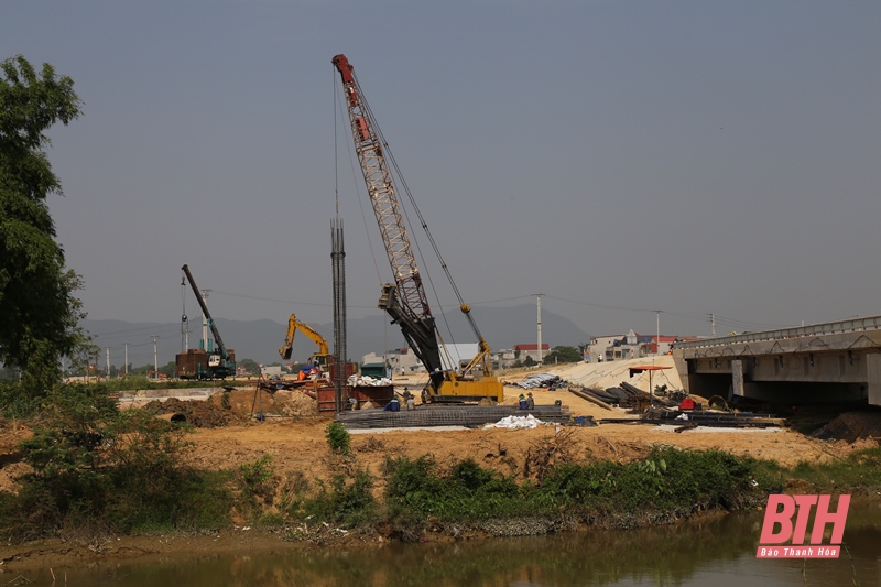 Bảo đảm tiến độ thi công Dự án đường giao thông từ TP Thanh Hóa đi Cảng hàng không Thọ Xuân - Ảnh 3. Bảo đảm tiến độ thi công Dự án đường giao thông từ TP Thanh Hóa đi Cảng hàng không Thọ Xuân - Ảnh 3.