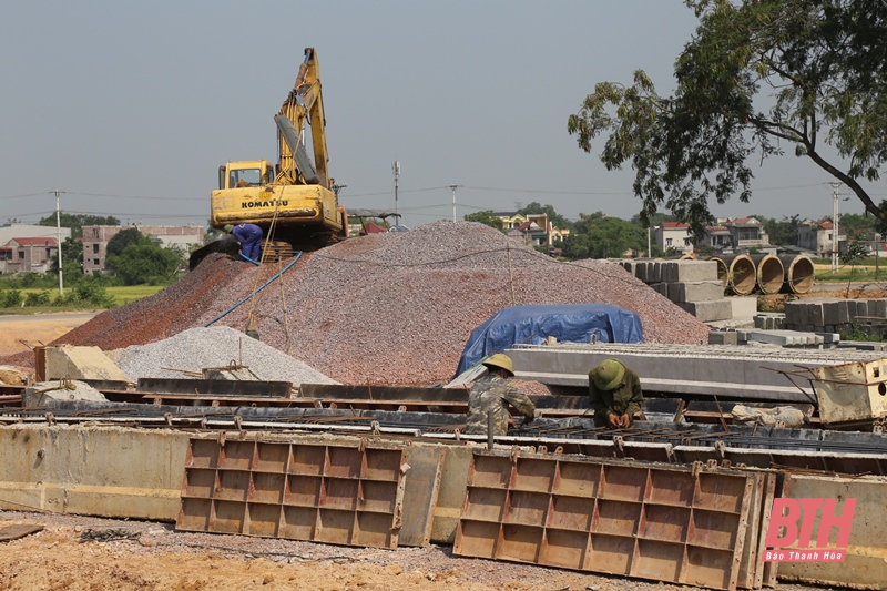 Bảo đảm tiến độ thi công Dự án đường giao thông từ TP Thanh Hóa đi Cảng hàng không Thọ Xuân - Ảnh 4. Bảo đảm tiến độ thi công Dự án đường giao thông từ TP Thanh Hóa đi Cảng hàng không Thọ Xuân - Ảnh 4.