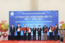 Bình Dương trao giấy chứng nhận cho 5 dự án FDI gần 1 tỷ USD