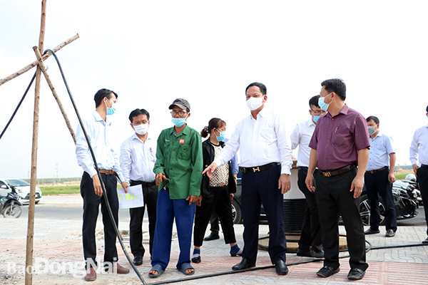 Giao đất tái định cư cho 24 hộ dân đầu tiên thuộc dự án sân bay Long Thành - Ảnh 1. Giao đất tái định cư cho 24 hộ dân đầu tiên thuộc dự án sân bay Long Thành - Ảnh 1.