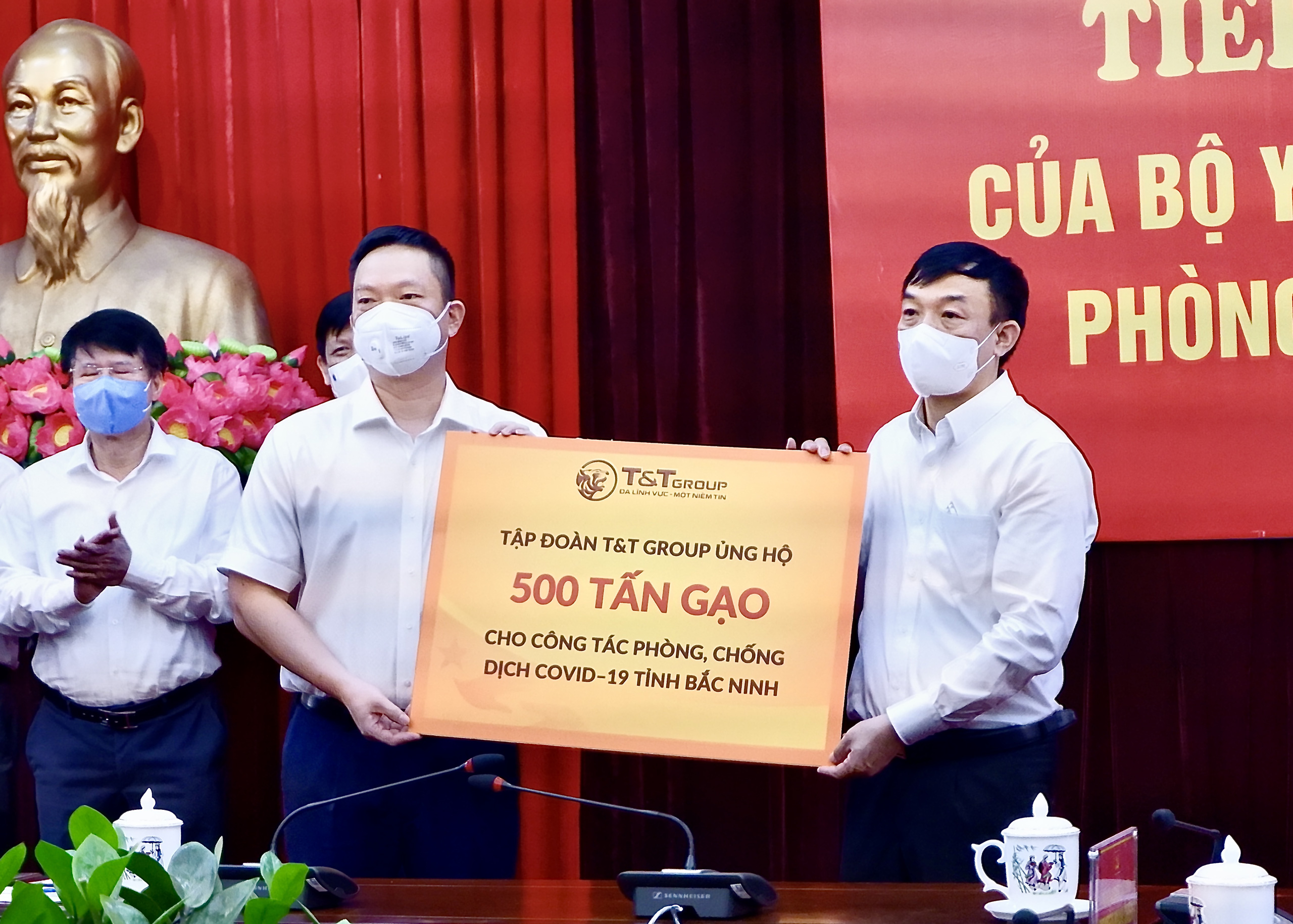 T&T Group ủng hộ 1.000 tấn gạo và 5 tỷ đồng tiếp sức cho Bắc Ninh, Bắc Giang chống dịch - Ảnh 1. T&T Group ủng hộ 1.000 tấn gạo và 5 tỷ đồng tiếp sức cho Bắc Ninh, Bắc Giang chống dịch - Ảnh 1.