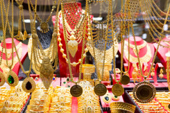 So sánh giá vàng hôm nay 26/5: Vàng trong nước đồng loạt bật tăng trở lại