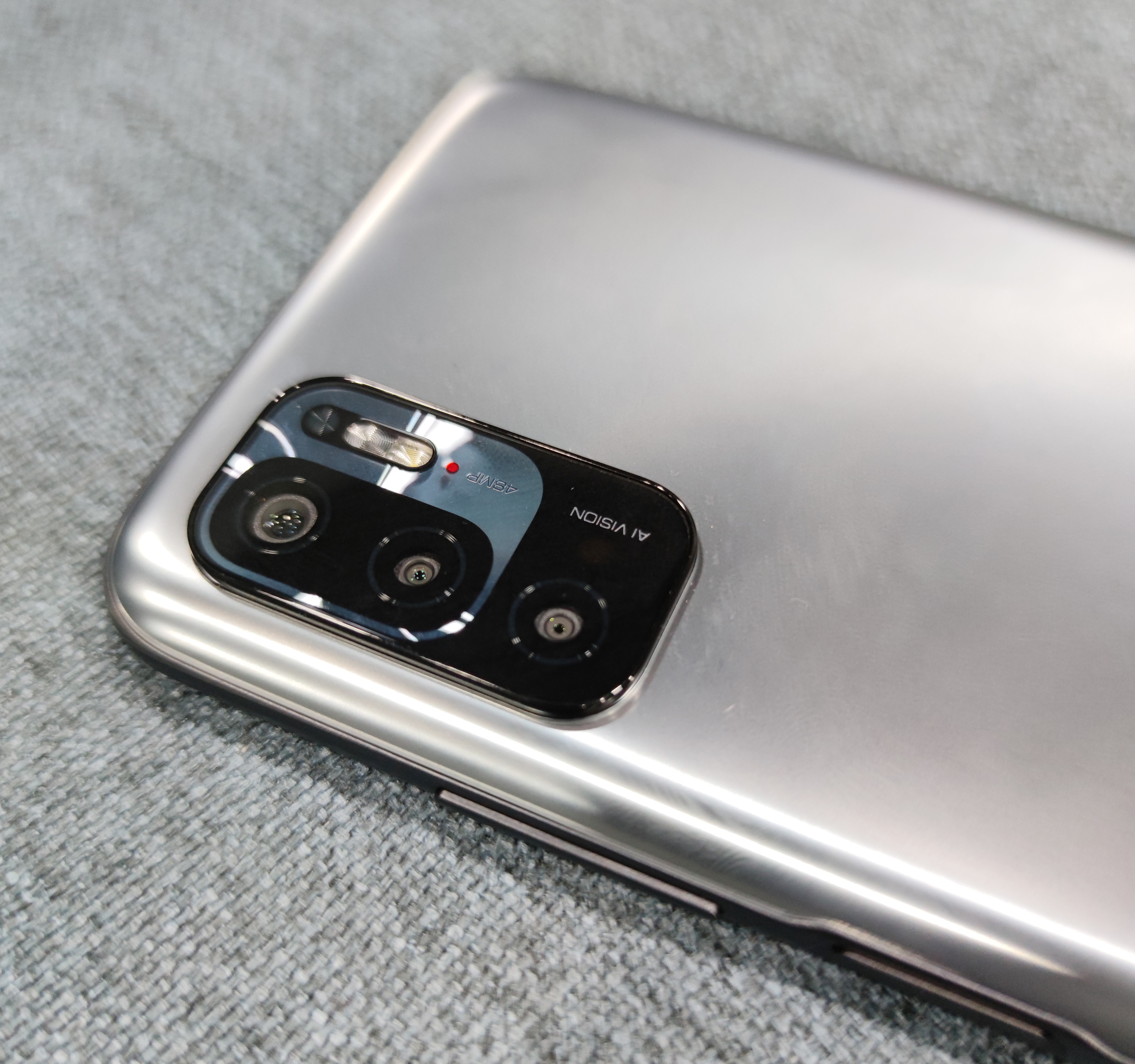 Điện thoại 5G về mức giá dưới 6 triệu đồng, người dùng thêm trải nghiệm với ưu đãi khủng từ nhà mạng - Ảnh 1. Điện thoại 5G về mức giá dưới 6 triệu đồng, người dùng thêm trải nghiệm với ưu đãi khủng từ nhà mạng - Ảnh 1.