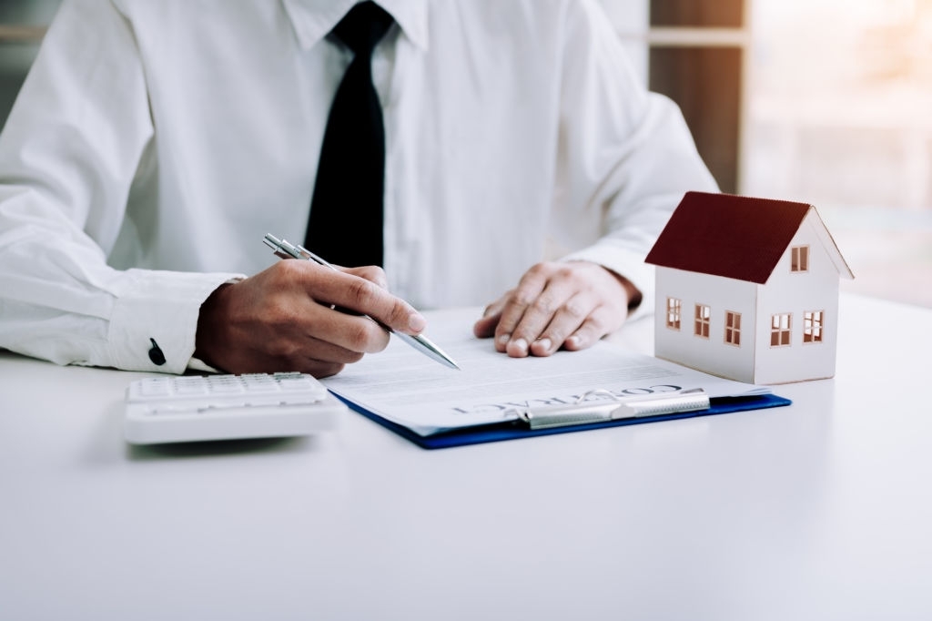 Tham khảo biểu mẫu đơn đề nghị cấp mới giấy chứng nhận quyền sở hữu nhà ở tổ chức - Ảnh 2. Tham khảo biểu mẫu đơn đề nghị cấp mới giấy chứng nhận quyền sở hữu nhà ở tổ chức - Ảnh 2.