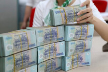 Tiền đổ ầm ầm vào chứng khoán, chỉ nửa buổi sáng đã giao dịch hơn 20.000 tỷ đồng