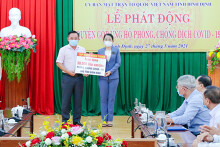 Tập đoàn Hưng Thịnh tặng 50.000 liều vắc xin phòng, chống Covid-19 cho tỉnh Bình Định