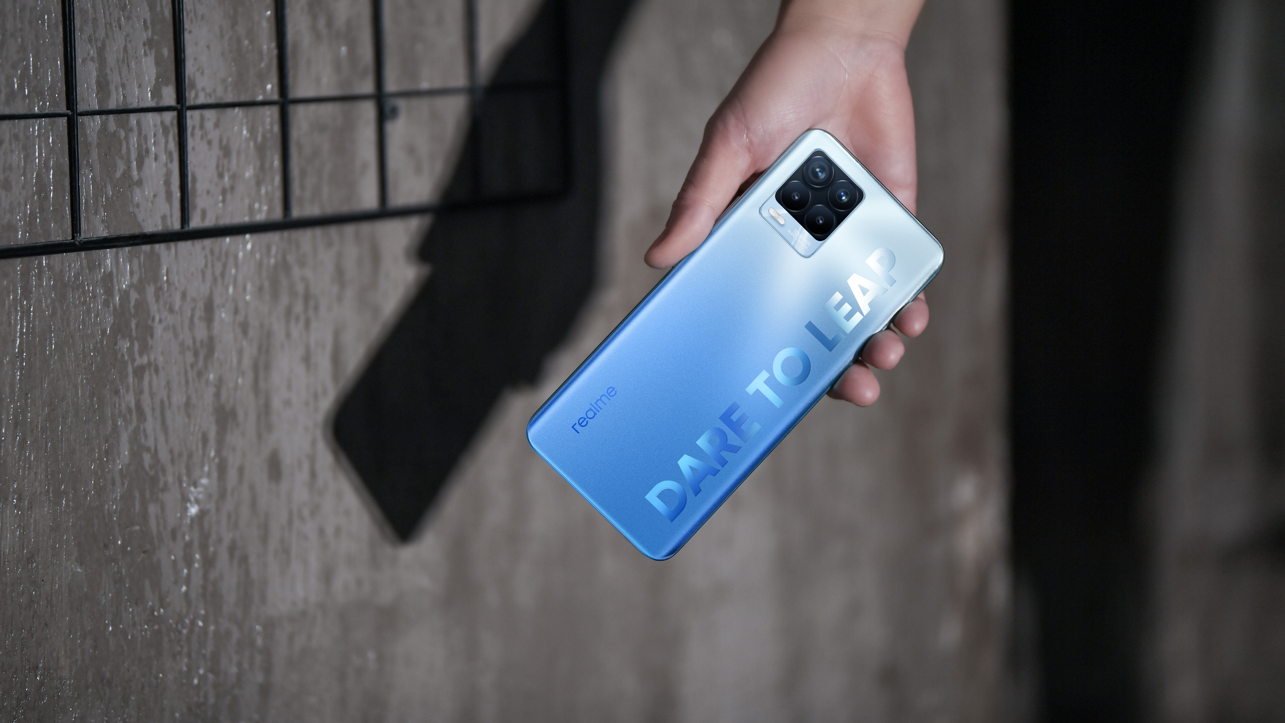 realme 8 Pro - Sống trội hơn mỗi ngày cùng “siêu phẩm” camera 108MP - Ảnh 3.